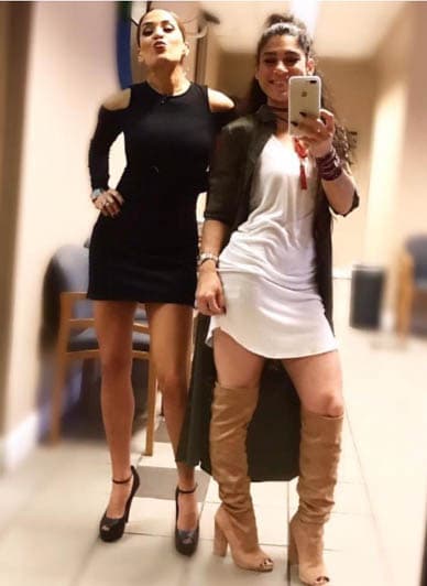 Jugando a ser veinteañeras. Karla y Millie saben que la edad se lleva en el corazón. (Noviembre 7, 2016)