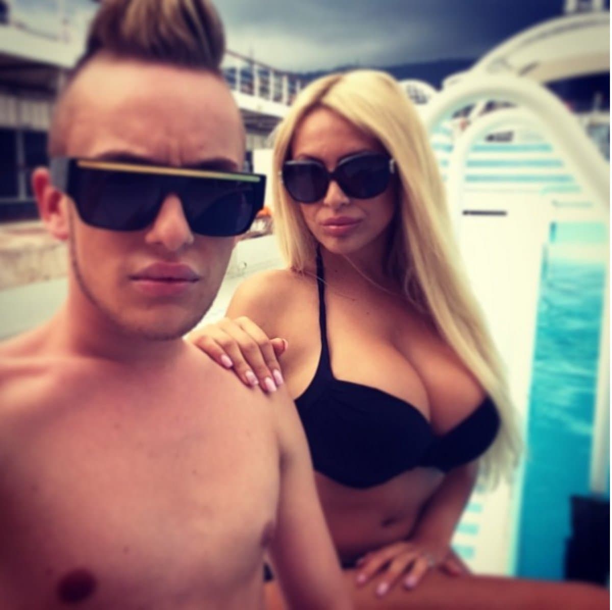 Les presentamos a Anastasia Reskoss y Quentin Dehar. Ellos son una pareja de origen francés que ha gastado aproximadamente 300 mil dólares en cirugías plásticas para parecerse a los muñecos Barbie y Ken. Será que se parecen ?