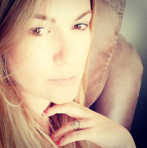 En cada uno de los mensajes de fe y desahogo la puertorriqueña usa dos hashtags: #viviendoporfe y #undíaalavez.