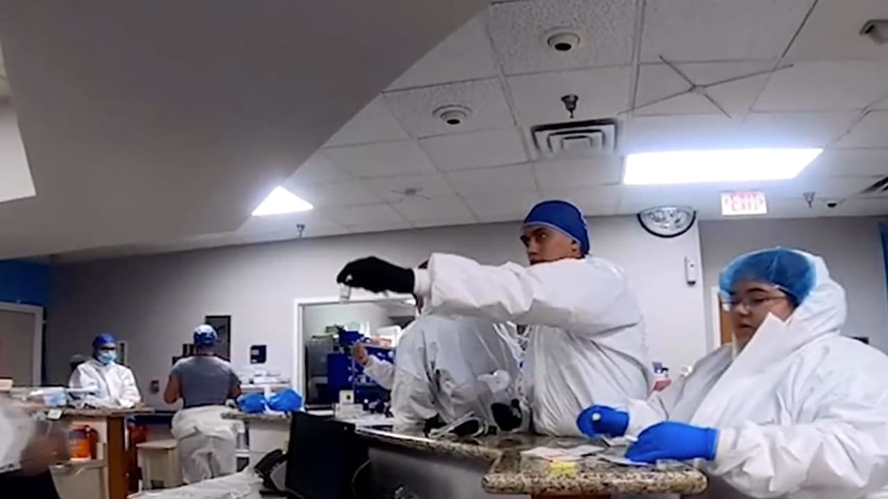 Román se refiere a un método, conocido como protocolo Math, que acaba de ser publicado y ha sido utilizado en el hospital United Memorial Medical Center de Houston y otros a nivel nacional, sobre todo por médicos que integran una alianza frontal contra el coronavirus, como es el caso del doctor 
<b><a href="https://www.univision.com/local/houston-kxln/se-me-revolvio-el-estomago-medico-ante-imagenes-de-festejos-del-memorial-day-durante-crisis-de-coronavirus-en-houston">Joseph Varón. </a></b>