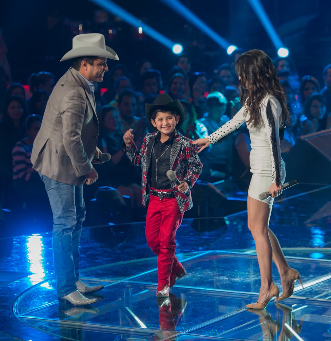 Gran lluvia de estrellas se dio cita, Carlos Rivera, Julión Álvarez, Ricardo Montaner, Moderatto, Kumbia All Starz y La Sonora Dinamita formaron parte de los musicales. La gran sorpresa de la noche fue el reencuentro de Pee Wee con los Kumbia All Starz, quien por desgracia fue el primer capitán eliminado junto con la Familia Gómez.