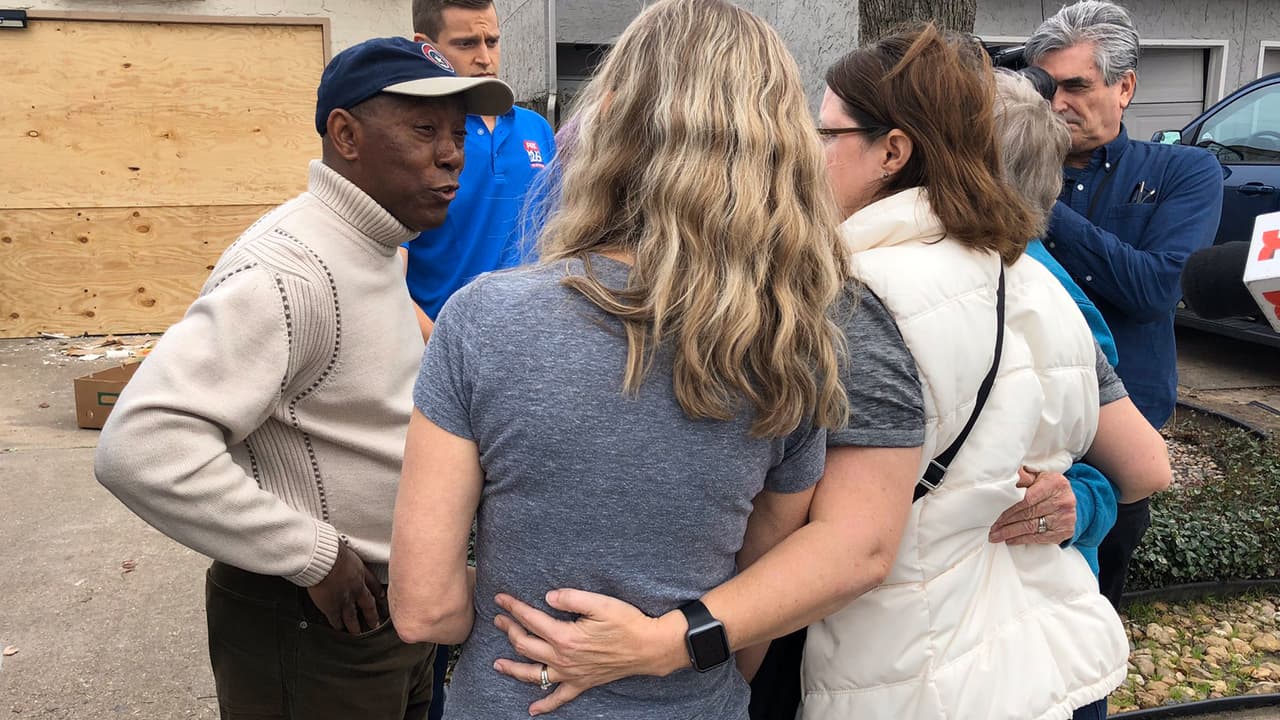 Habló con ellas sobre la situación de sus viviendas.