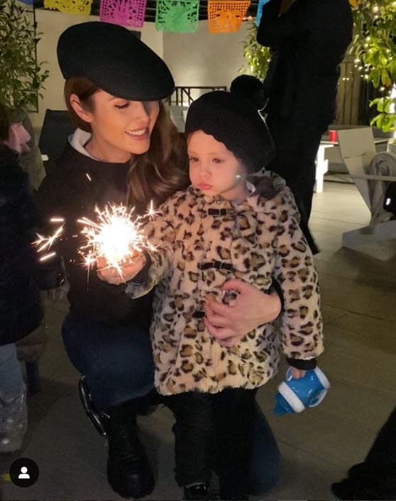 Sin embargo, la orgullosa madre dijo que se topa con el enojo de su hija: "(Me contesta) 
<b>'¡no, quiero esto!'</b>, pero ay no, me la como". 
<br>