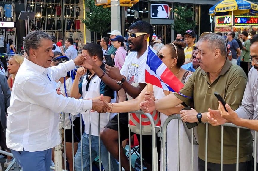 El congresista de origen dominicano, Adriano Espaillat, acudió también a la celebración.