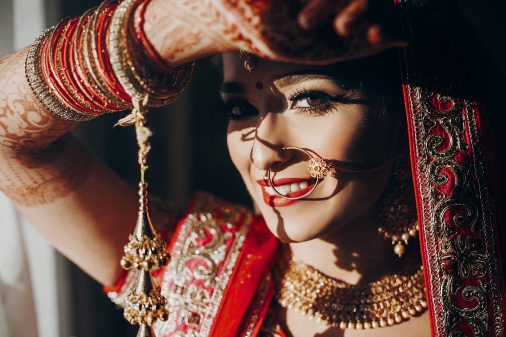 <b>Vrishaska Surkra (21 de abril – 20 de mayo)</b>
<br>Según el Jyotish, las personas de este signo cuentan con una envidiable fuerza interior, que les hace luchar por su bienestar, con una gran fuerza de voluntad que busca vencer cualquier obstáculo en su camino. Pero así como son ambiciosos, también son nobles, centrados y bondadosos ante los demás.