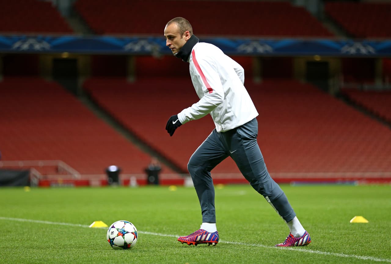 Excompañero de Chicharito pide título para acérrimo rival