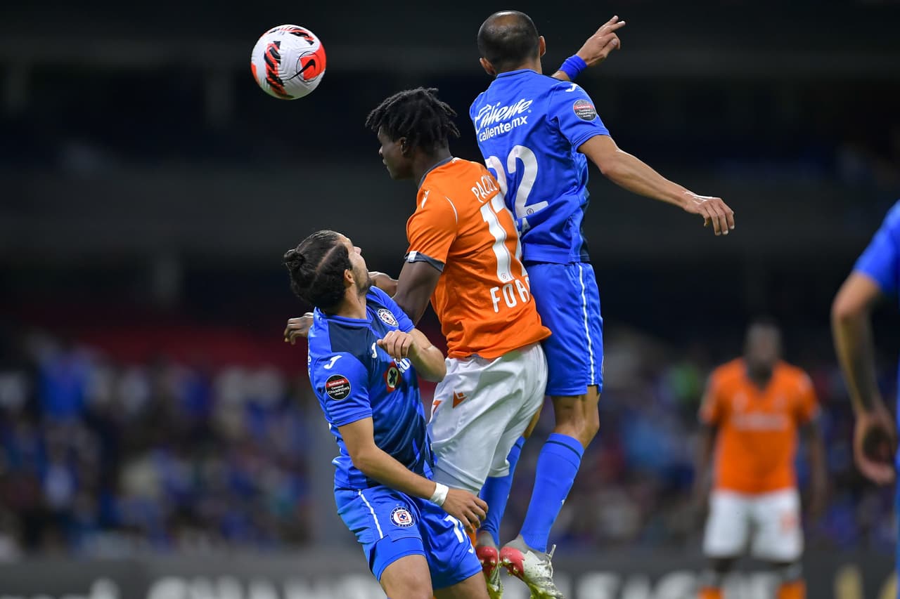 Las anotaciones de Juan Escobar, Rafael Baca y Ángel Romero, Cruz Azul golea 3-1 a Forge y aseguran su lugar en los cuartos de final.