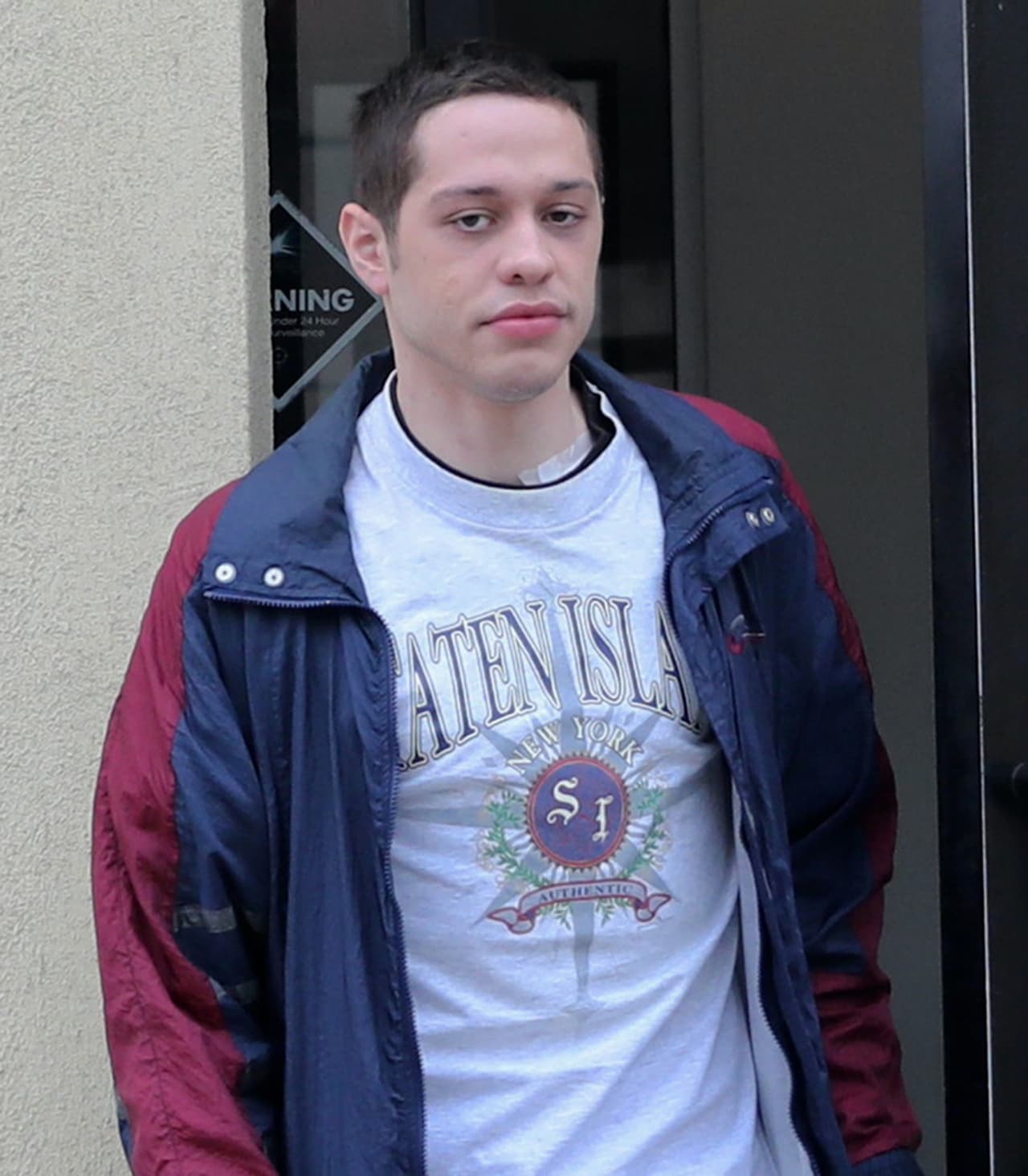 Según apuntaron medios de comunicación como The Mirror, Pete Davidson podría haberse borrado dicho tatuaje recientemente.