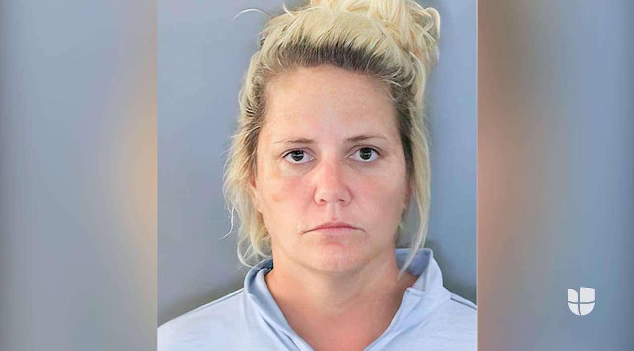 Mujer es arrestada por cometer actos lascivos y exponerse a un preso durante una visita por videollamada dentro de una cárcel