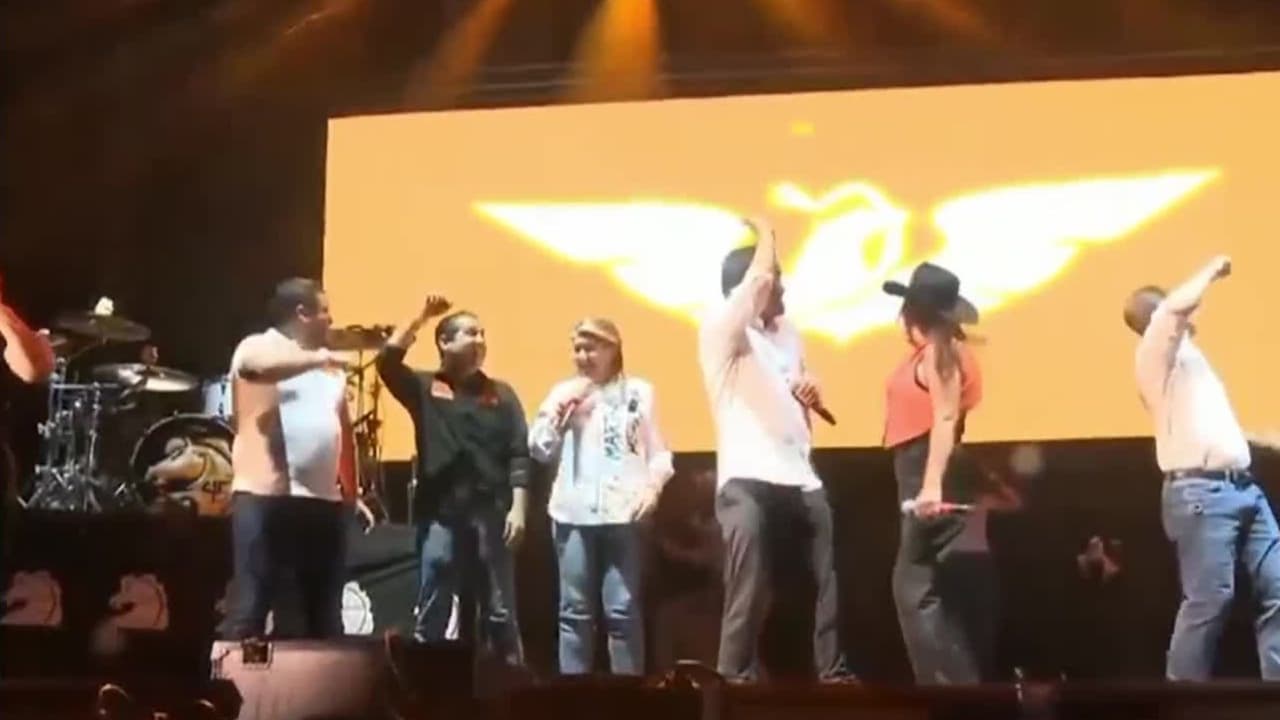 “Es una tragedia”: candidato presidencial Jorge Álvarez tras desplomarse el escenario en su evento