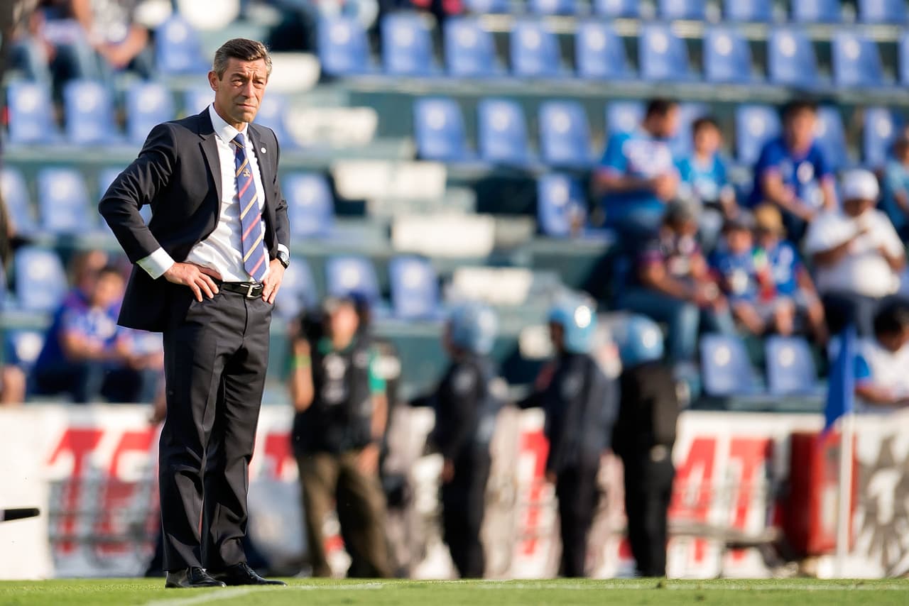 Pedro Caixinha vive un torneo complicado con la presión de los malos resultados y una sequía de triunfos.