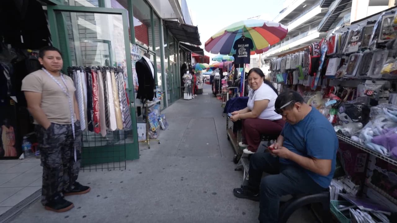 Ventas se desploman en el Fashion District de Los Ángeles en medio de redadas e inflación