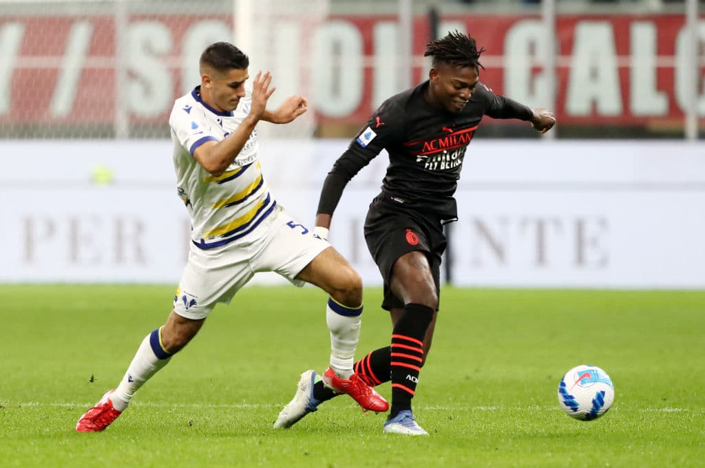 Parecía todo perdido para el Milán, pero sus jugadores comienzan a concetar y logran rescatar la victoria 3-2 sobre el Hellas Verona.