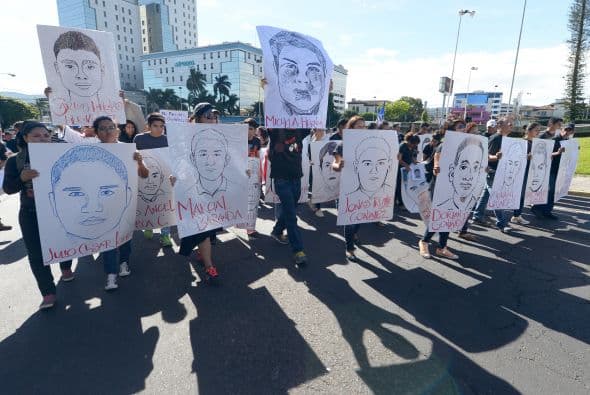Ésta es la manifestación realizada con el mismo motivo en El Salvador.