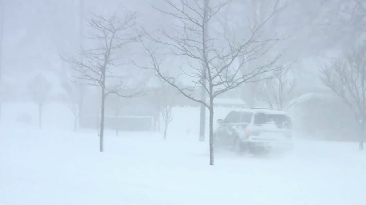 “Ni preparada estaba una”: Millones de personas enfrentan estragos de por megatormenta invernal antes de la primavera