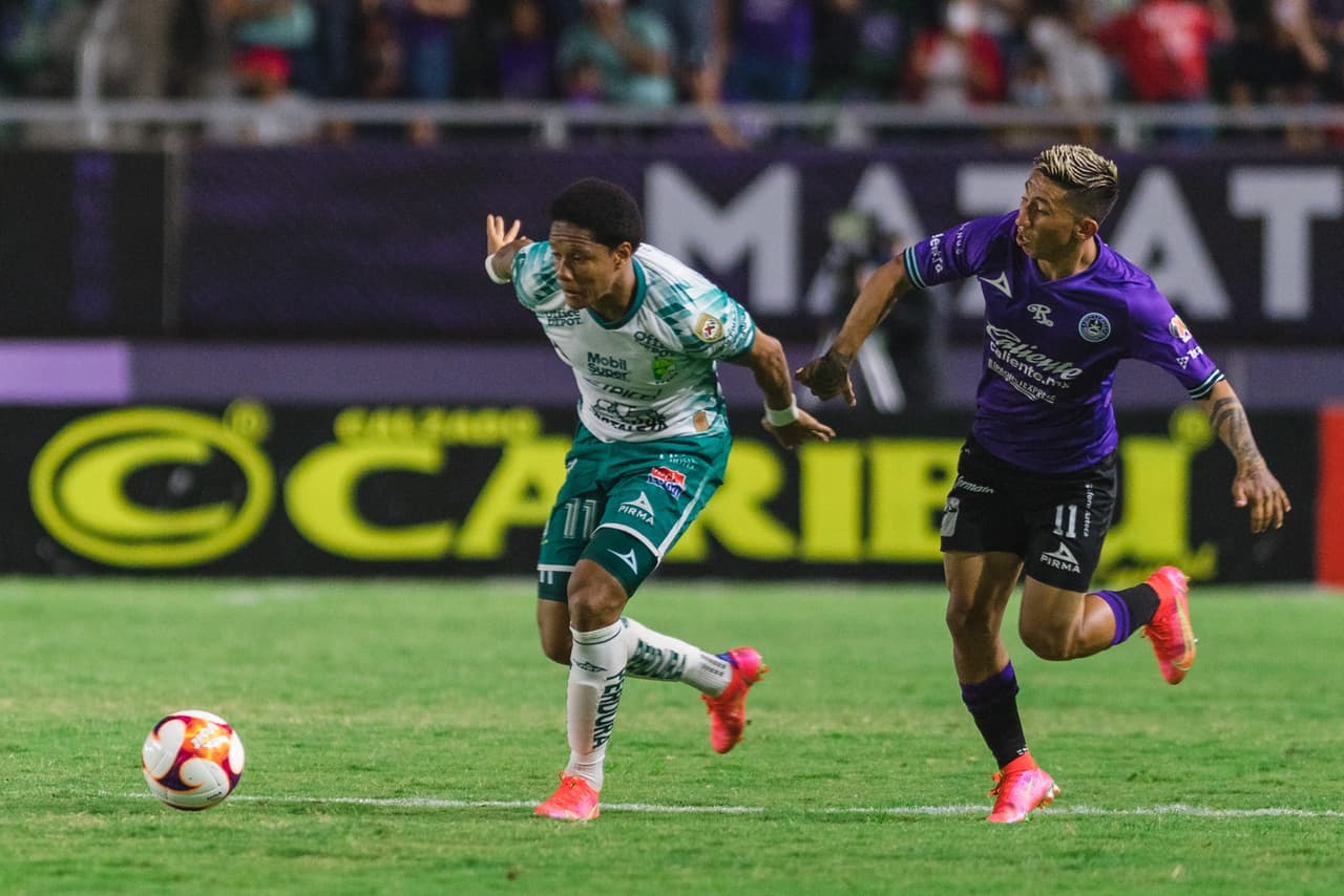 Mazatlán no pudo contener a La Fiera en toda la primera mitad. La velocidad y calidad del ataque esmeralda les causaron más de un dolor de cabeza.