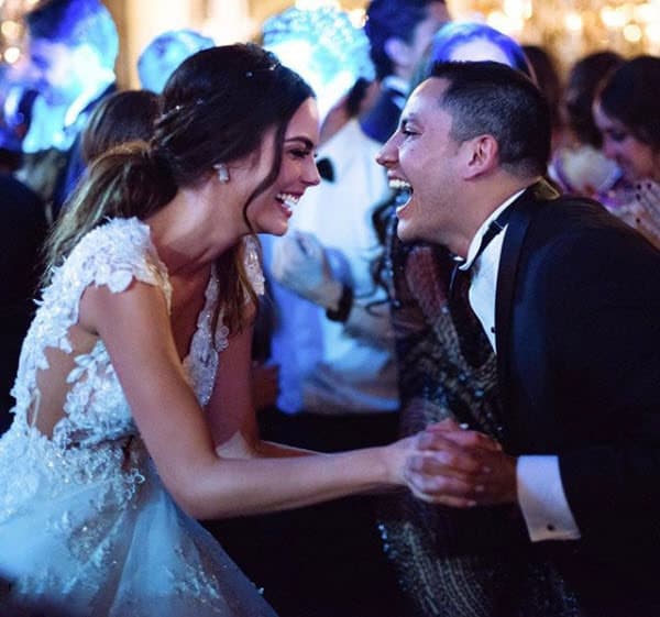 En su boda hubo cerca de 400 invitados que fueron testigos del amor entre
<b><a href="http://www.univision.com/temas/ximena-navarrete">Ximena</a></b> y
<b> Juan Carlos</b>.