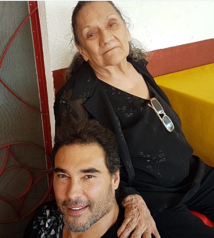 María Eugenia Luévano trajo al mundo al famoso actor el 25 de septiembre de 1960. Del hombre que la embarazó poco se sabe y
<b><a href="https://www.univision.com/entretenimiento/el-temor-es-un-arma-de-ataque-asi-explica-eduardo-yanez-el-origen-de-sus-actos-violentos" target="_blank">Eduardo Yáñez creció sin esa figura</a></b>.
<b> </b>
<br>