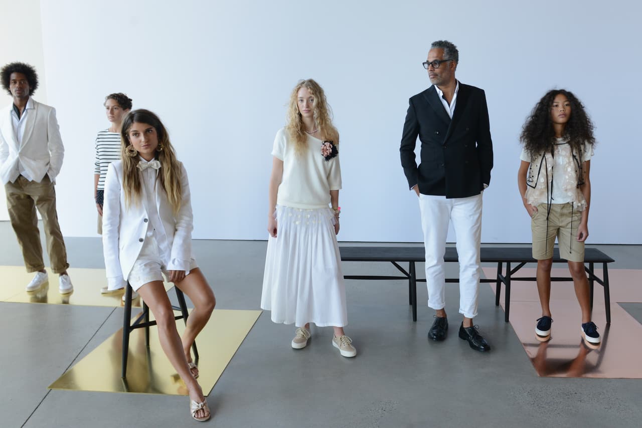 Las marcas están encontrando con estas iniciativas una manera de hacer que más gente se interese en sus pasarelas, gente que no solo pertenezca al círculo de la moda. Es también una manera de llamar la atención de los medios y de emparentar sus diseños con una filosofía, una manera de ver mundo.