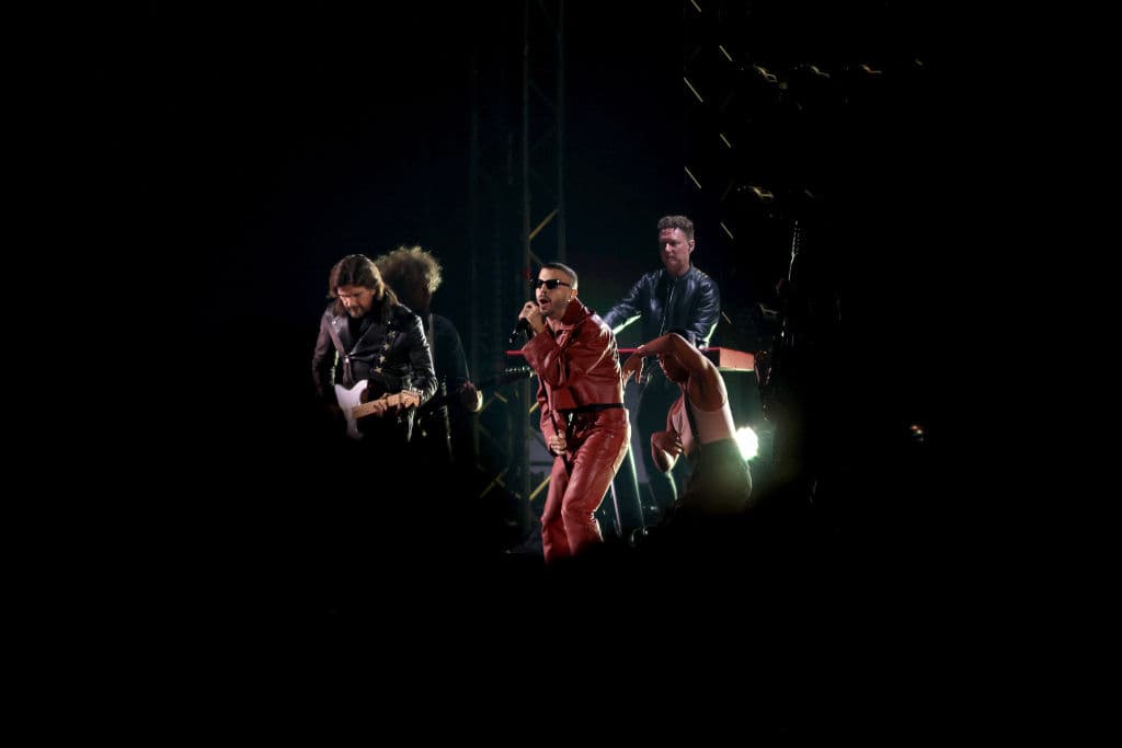 Juanes y Rauw Alejandro en los Latin GRAMMY 2023.