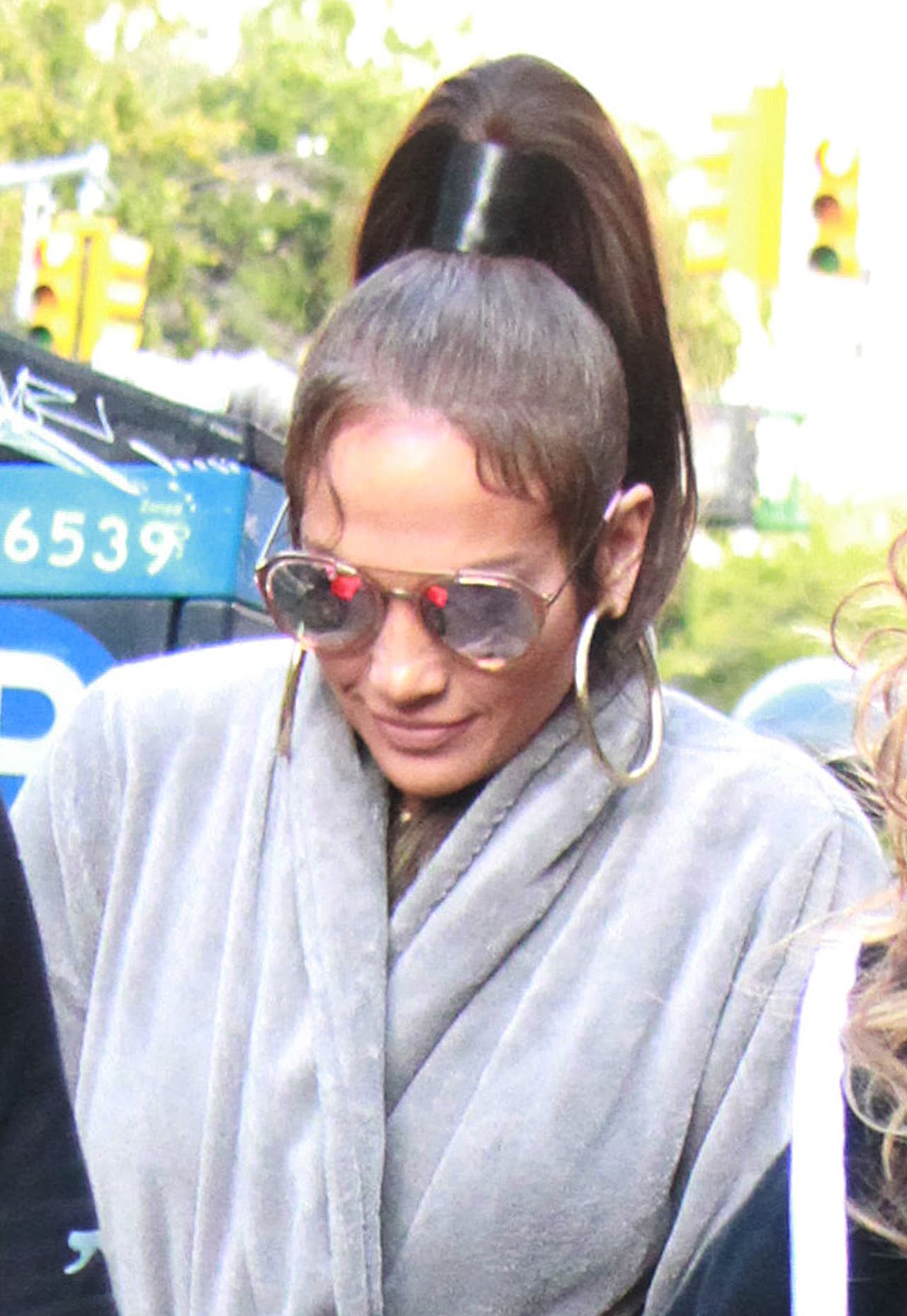 La cantante había adelantado que estaría grabando el video de su segundo sencillo, 'Amor, amor, amor'.