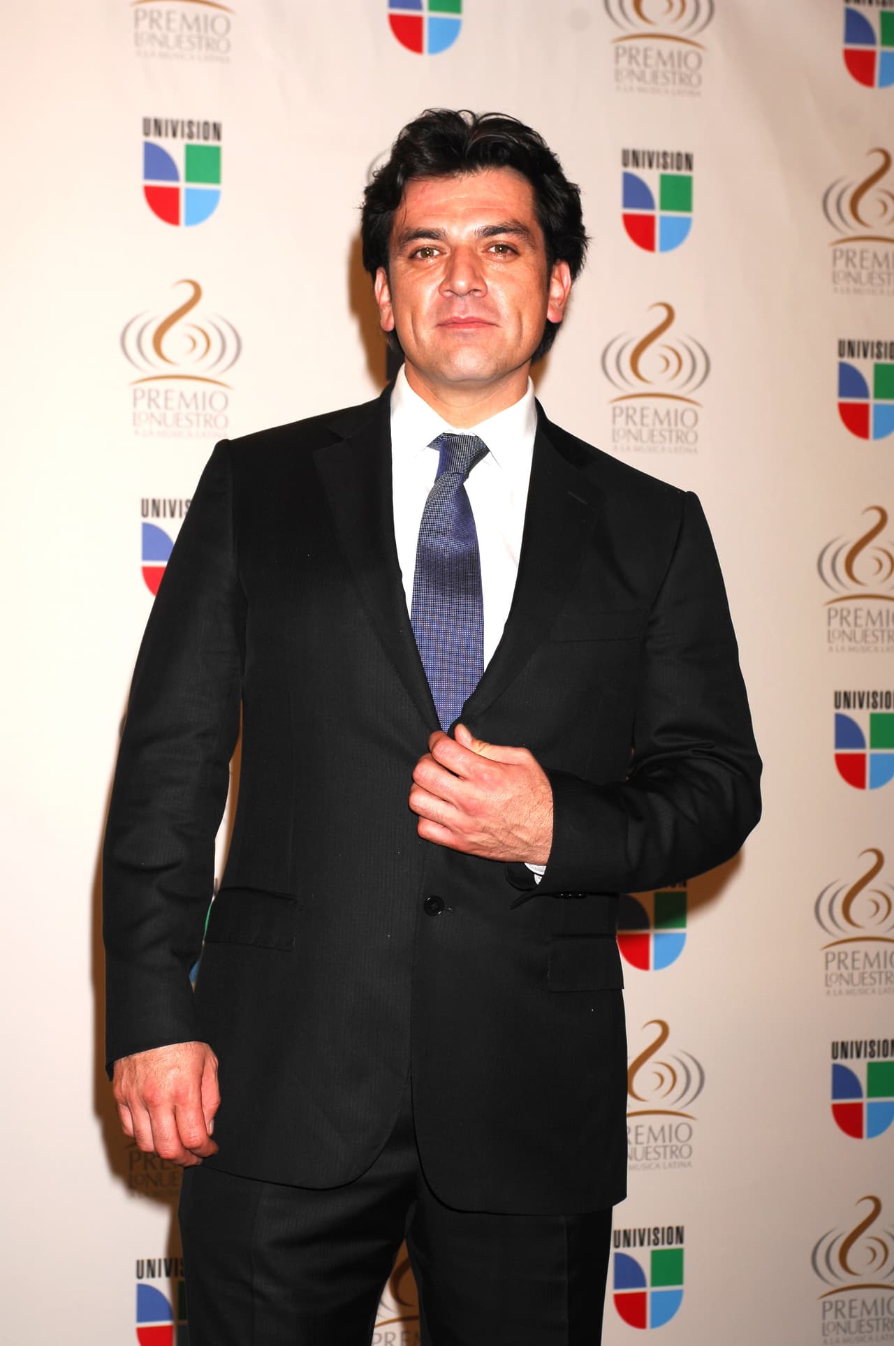 Jorge Salinas, quien actualmente protagoniza
<a href="https://www.univision.com/novelas/sueno-de-amor/marjorie-de-sousa-cada-dia-mas-guapa-fotos"><b> junto a Marjorie de Sousa</b></a> la producción ‘Un poquito tuyo’, entiende que el retorno de Angélica Rivera a la televisión puede beneficiar a las nuevas generaciones.
