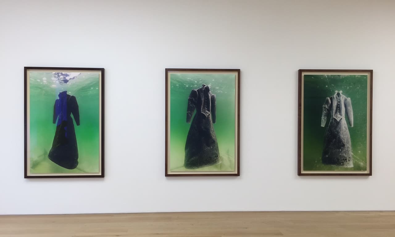 Hasta septiembre, la galería 
<b><a href="http://www.marlboroughlondon.com/">Marlborough Contemporary</a></b> expondrá las fotografías de todo el proceso que llevó la creación de esta escultura bautizada 'Salt bride'. Marlborough Contemporary