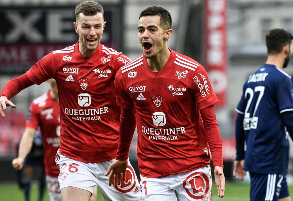 La jornada 24 del futbol francés cerró con 7 victorias, Stade Brestois 29 venció 2-1 a Bordeaux, Montpellier se impuso en casa 4-2 al Dijon, Nimes Olympique perdió en su estadio 3-4 frente al Mónaco, Nice goleó 3-0 a Angers, Sain Etienne se impuso por la mínima a Metz, Nantes cayó en casa frente al líder Lille 0-2 y el PSG salió victorioso en su visita al Olympique de Marseille.