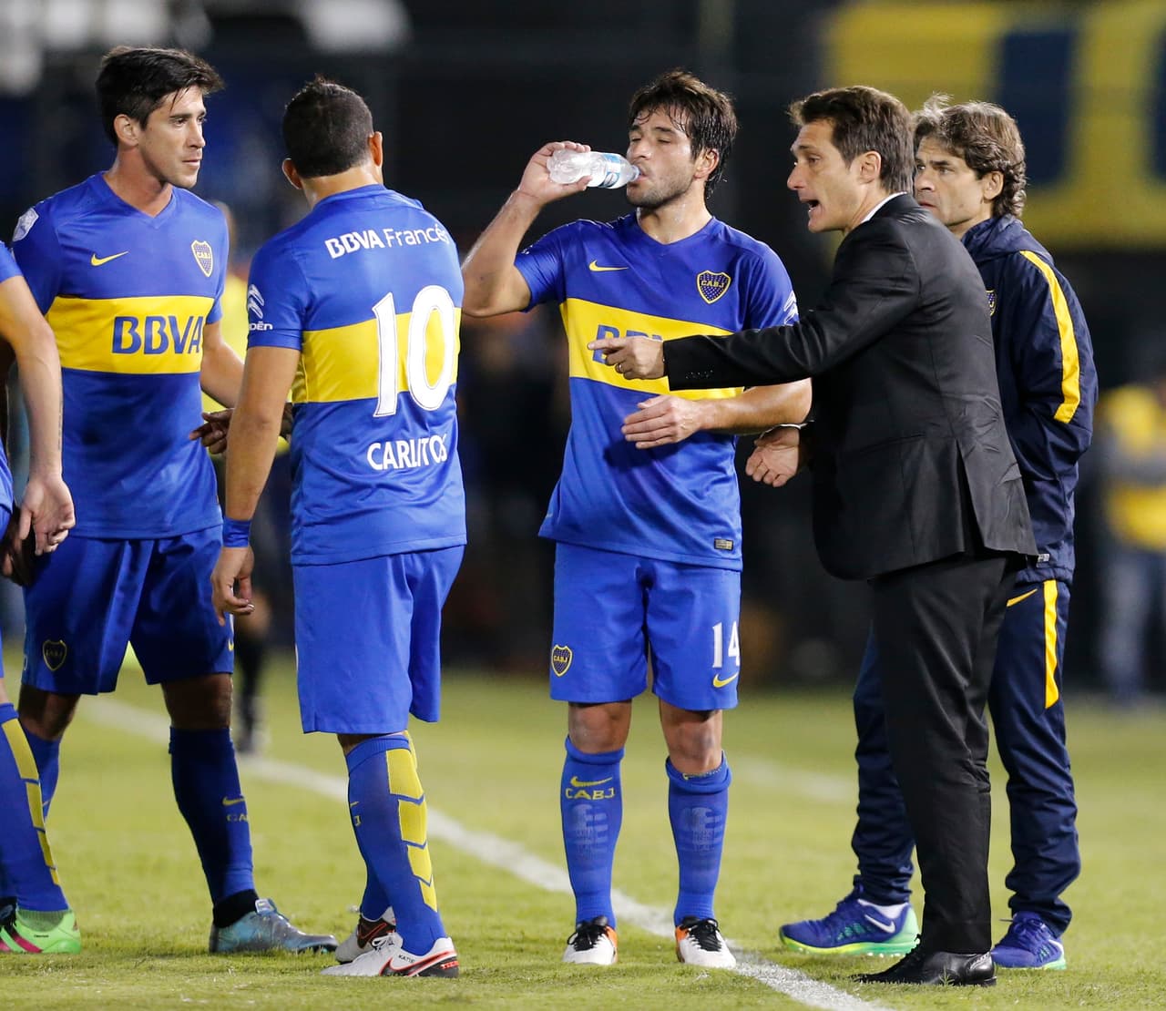 Tras su buen paso como entrenador con Lanús fue a Italia para dirigir al Palermo pero Boca lo llamó y regresó para dirigir a los Xeneizes.