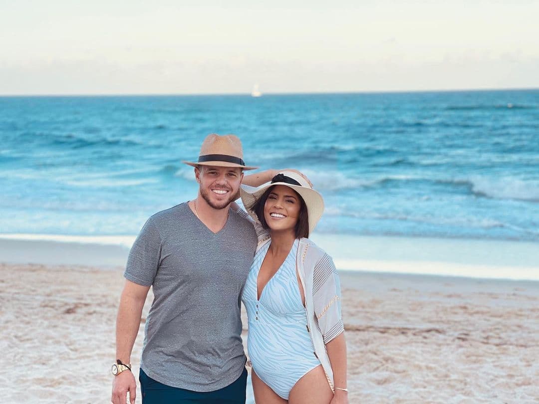 Las fotos en bikini de Francisca no podían faltar. Actualmente vive un embarazo feliz, por lo que no pierde la oportunidad de lucir su pancita incluso en bañador.