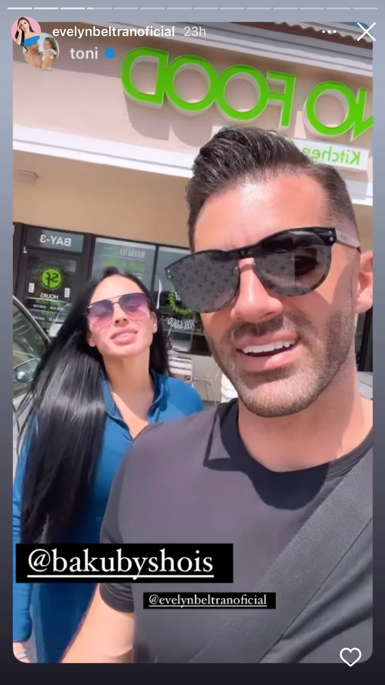 Toni Costa y Evelyn Beltrán llevan por ahora una relación a distancia, pues ella vive en Austin, Texas, y él en Miami, Florida. 
<br>
