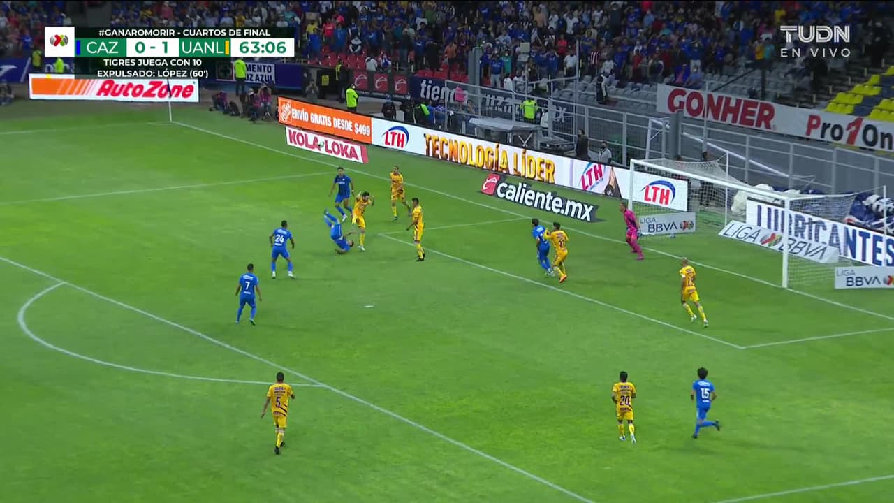 ¡TIRO ATAJADO! disparo por Ángel Romero.