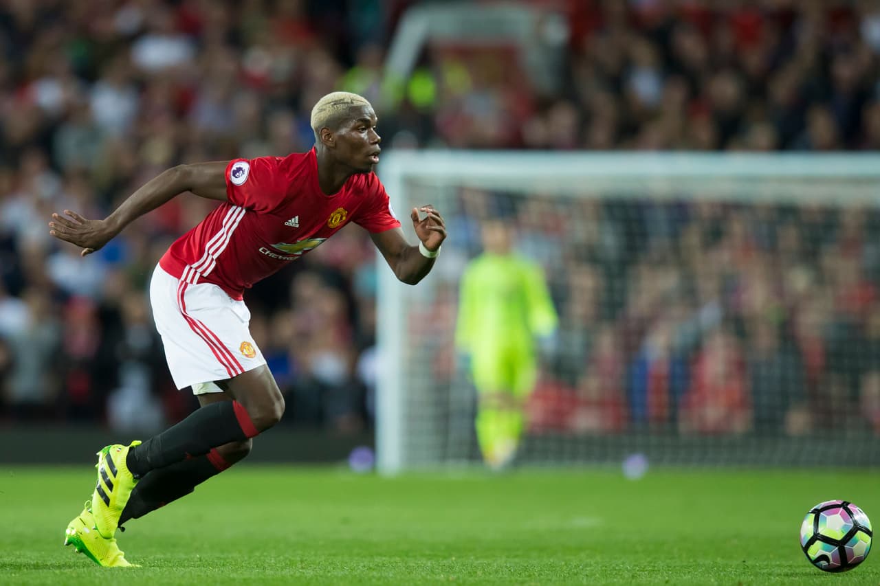 El francés Paul Pogba ha sido hasta ahora el fichaje más caro, con los 105 millones de euros (aproximadamente 122.776.000 dólares) que le dio Manchester United a Juventus en 2016.