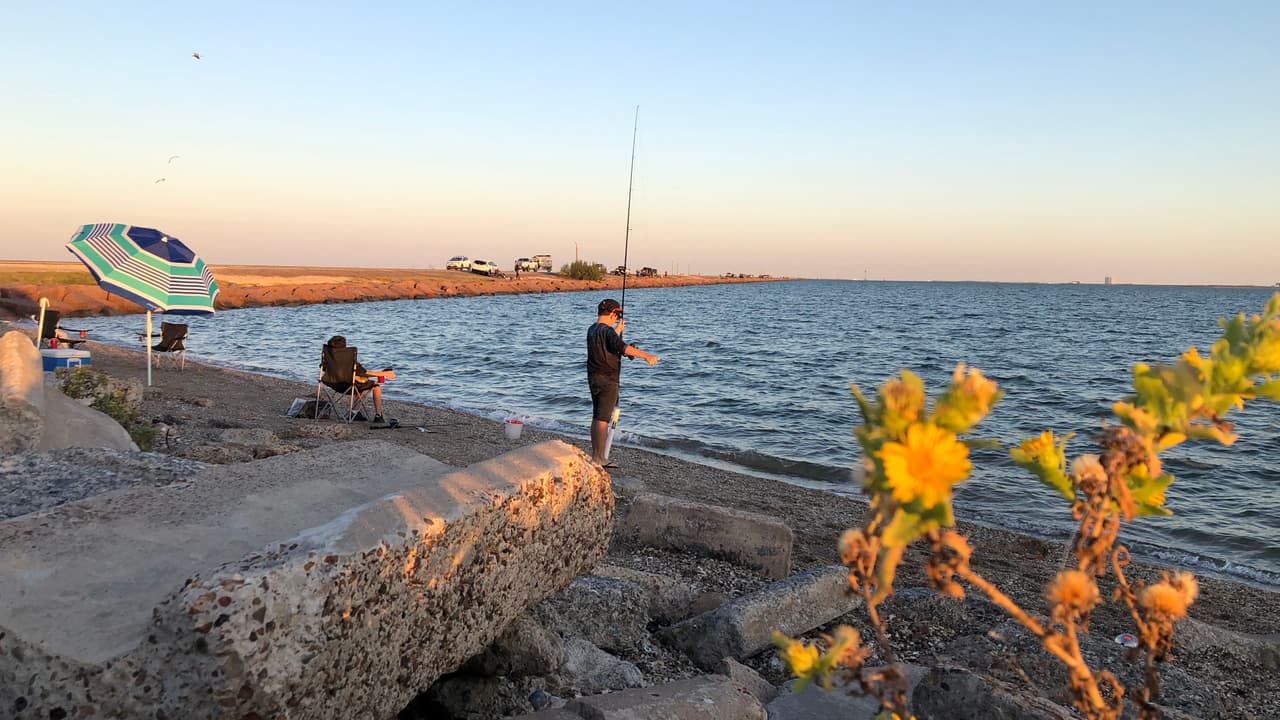 Tiene unas cinco millas de recorrido y es un muelle artificial, considerado como el más largo del mundo.