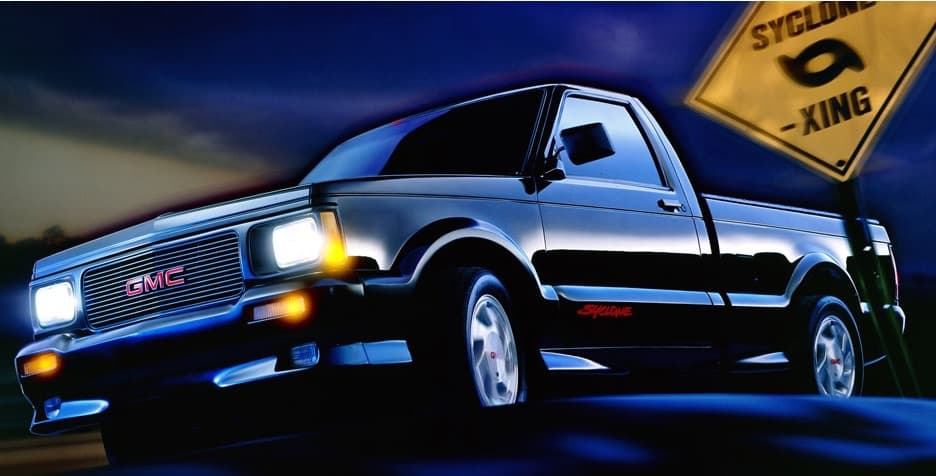 <h3 class="cms-h3-H3"><b>GMC Syclone 1991</b></h3>
<br>
<br>La GMC Syclone era la versión de alta potencia de la Sonoma, la pickup compacta de GMC. Su V6 turboalimentado producía 280 caballos de fuerza y unas inimaginables 350 lbs.-pie de torque. Estos números extraordinarios para la época, en relación al bajo peso de la Syclone, llevaron a Car and Driver a hacer una prueba comparativa con el Ferrari 348 ts. La pickup recorrió el cuarto de milla en 14.1 segundos mientras que el Ferrari lo hizo en 14.5 segundos, para la eterna gloria de la pequeña Syclone.