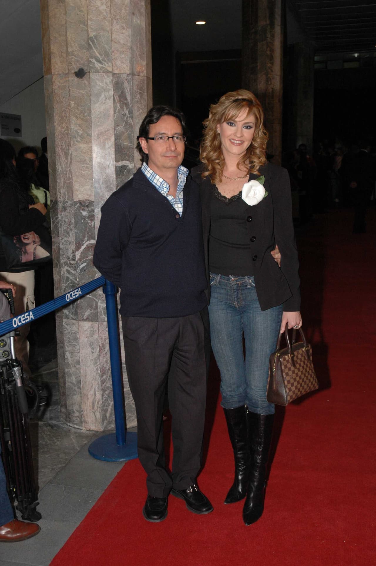 “Fue de mutuo acuerdo y en santa paz, por fortuna somos personas maduras y tranquilas. La separación se ha dado en buena onda", declaró 
<b><a href="http://www.univision.com/temas/chantal-andere">Chantal</a></b> a Univision.