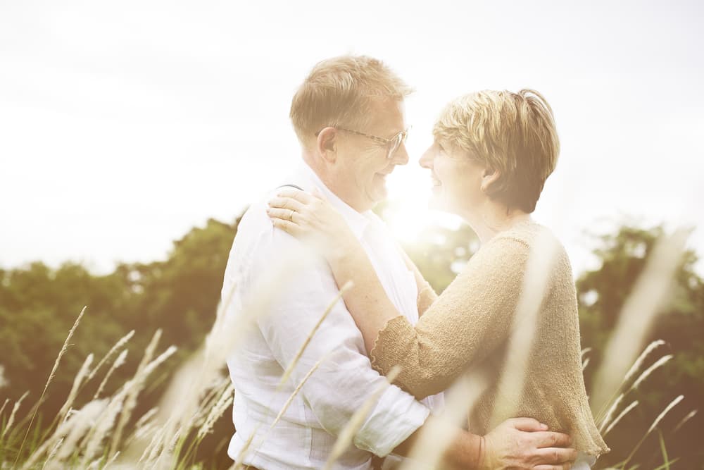 Como signo de tierra eres muy compatible con otros signos de tu elemento, o sea, Tauro, Virgo y Capricornio, y también con los signos del elemento agua como Cáncer, Escorpión y Piscis. Saturno, tu regente, estará en el signo de Sagitario hasta el 20 de diciembre que comenzará su retorno en tu signo Capricornio, ese largo evento que ocurre cada 30 años.