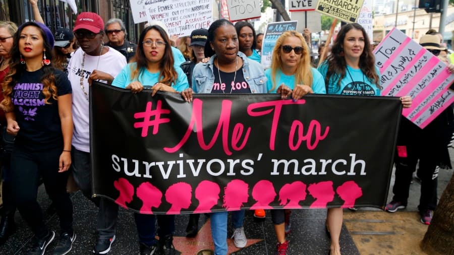 Marcha #MeToo de sobrevivientes del acoso y abuso sexual por las calles de Hollywood.