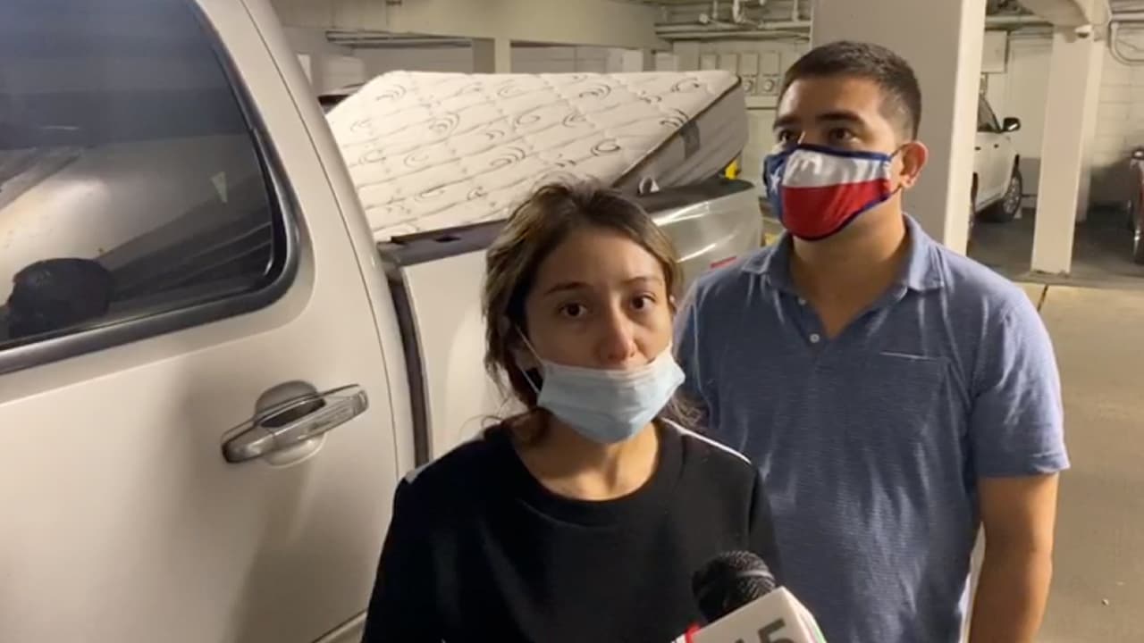 Evelin Ledezma, que tiene 4 meses de embarazo, su esposo y su hija, de 2 años, se vieron afectados cuando los servicios de emergencia atendieron al reporte de un incendio en el apartamento de sus vecinos el viernes 9 de octubre.