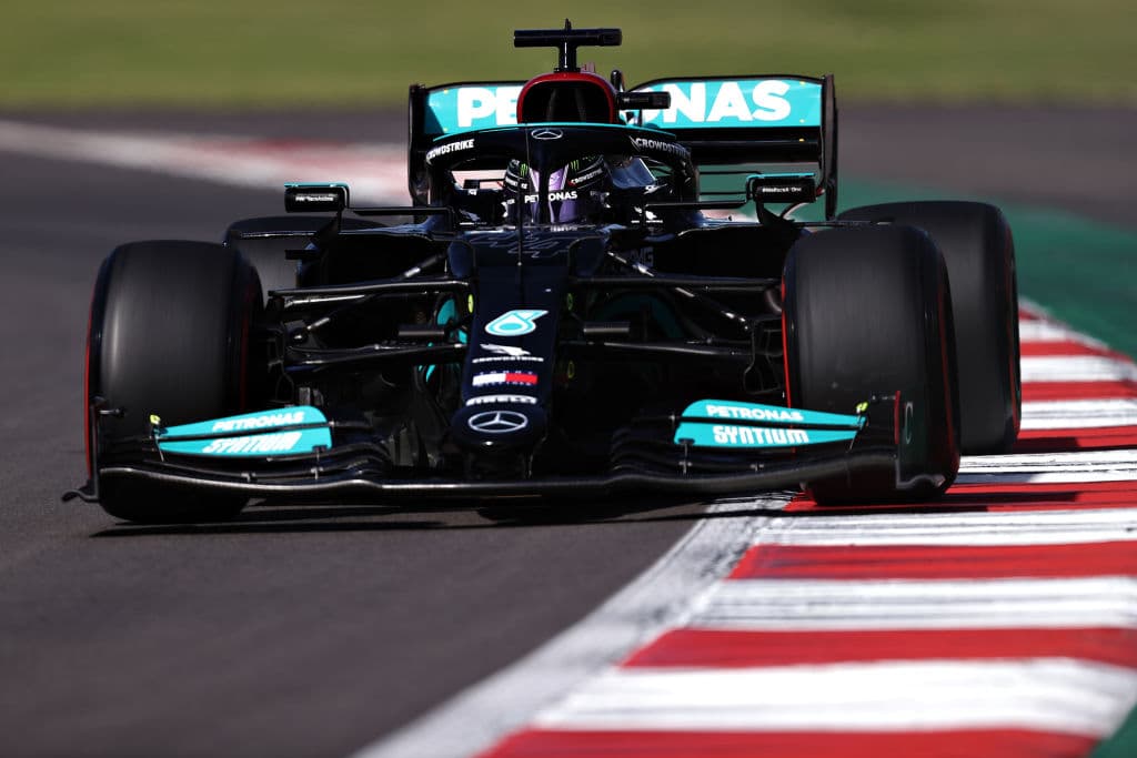 Con tiempo de 1:15.875 , el finlandés Valtteri Bottas se quedó con la pole position por delante de su compañero Lewis Hamilton y el neerlandés Max Verstappen de Red Bull Racing. El piloto mexicano Sergio Pérez se quedó con el mejor cuarto tiempo y no pudo conseguir la soñada primera pole position de su carrera.