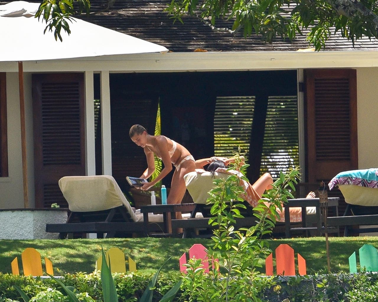 <a href="https://www.univision.com/temas/hailey-baldwin" target="_blank">Hailey Baldwin</a> y 
<a href="https://www.univision.com/temas/kendall-jenner" target="_blank">Kendall Jenner</a>, de las amistades más famosas de la farándula actual, se dejaron consentir por la tranquilidad de Jamaica.