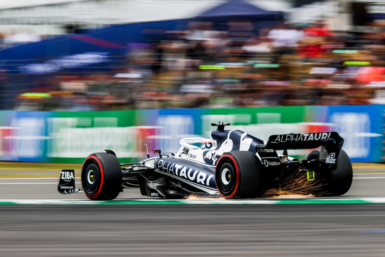 La velocidad de F1 en un circuito como Silverstone en su máximo esplendor.