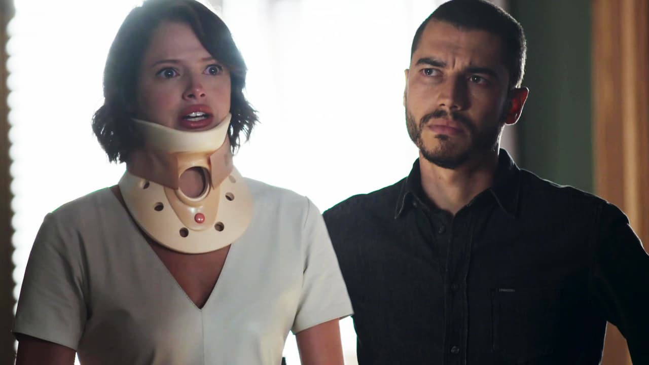 Dolida por el rechazo de Régis y al saber que Camilo investigaba la muerte de Gardel, Jos no dudó en hacerle creer al policía que fue él el autor del crimen contra el mayordomo. Además, logró seducir a un 'hacker' para que hiciera parecer que su ex era culpable de dicha muerte.