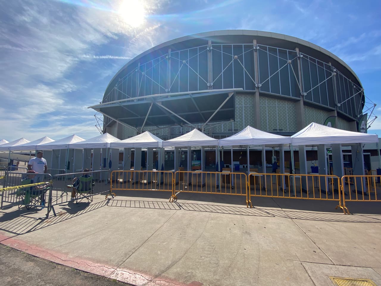El Veterans Memorial Coliseum está listo para recibir a cientos de seguidores del candidato Bernie Sanders.