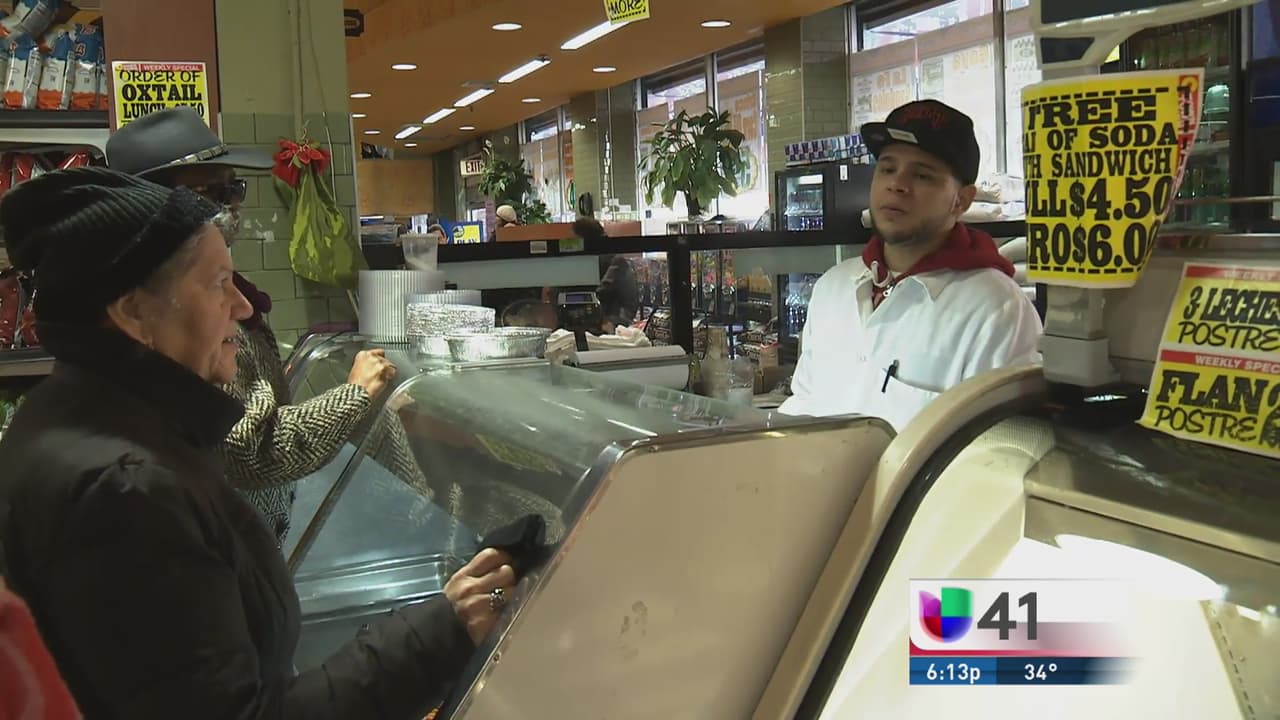 Firman ley de protección a empleados de supermercados