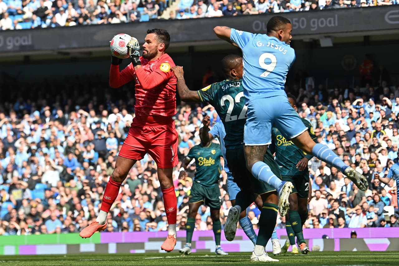 El City golea al Watford con póker de Gabriel Jesus; Newcastle vence a Norwich