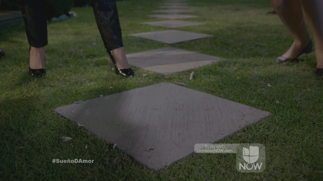 Y no sólo se puso como loca, hasta rompió la muñeca que Erasmo le había regalado a Kristel.