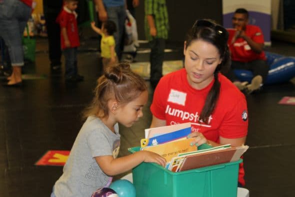 Miles se dieron cita en la séptima edición de la Feria de Educación que se festejó en Cal State Dominguez Hills. Te compartimos fotos de la concurrida celebración escolar.