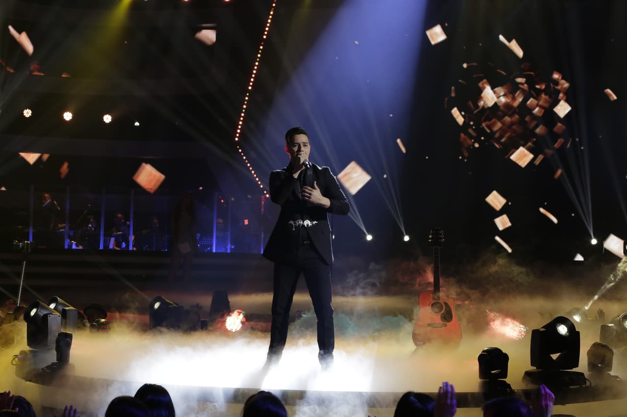 Nayi cantó 'Prometiste'.