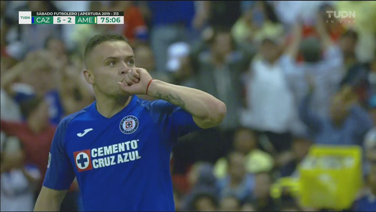 ¡Faena del Cruz Azul! ‘Cabecita’ baila a Valdez y anota una vaselina